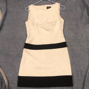 Laundry size 4 dress